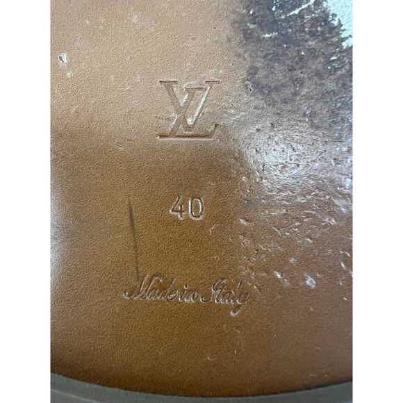 Louis Vuitton Horizon Perforated Leather Flat Sandals in White - Picture 15 of 16